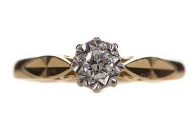 Lot 417 - A DIAMOND SOLITAIRE RING