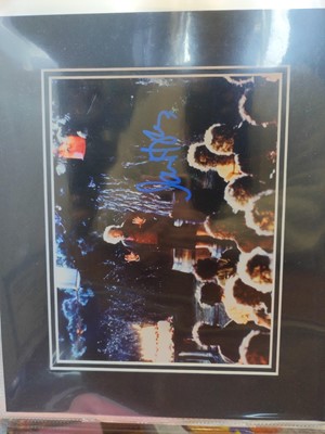 Lot 1007 - FIFTEEN LORD OF THE RINGS TRILOGY SIGNED PROMOTIONAL PHOTOGRAPHS