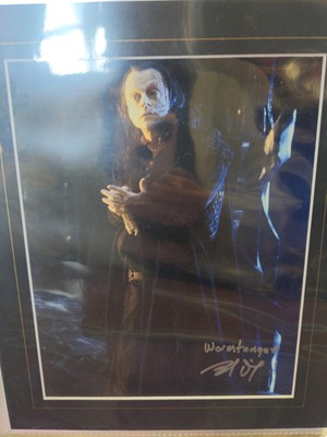 Lot 1007 - FIFTEEN LORD OF THE RINGS TRILOGY SIGNED PROMOTIONAL PHOTOGRAPHS