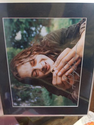 Lot 1007 - FIFTEEN LORD OF THE RINGS TRILOGY SIGNED PROMOTIONAL PHOTOGRAPHS