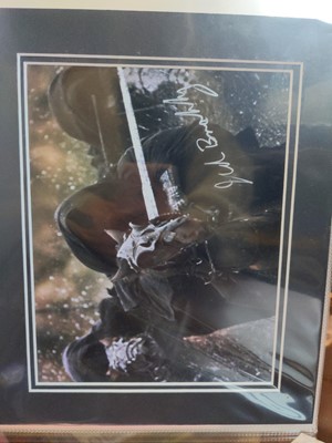 Lot 1007 - FIFTEEN LORD OF THE RINGS TRILOGY SIGNED PROMOTIONAL PHOTOGRAPHS