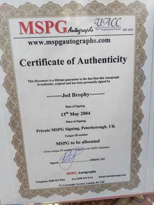 Lot 1007 - FIFTEEN LORD OF THE RINGS TRILOGY SIGNED PROMOTIONAL PHOTOGRAPHS