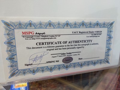 Lot 1007 - FIFTEEN LORD OF THE RINGS TRILOGY SIGNED PROMOTIONAL PHOTOGRAPHS