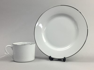 Lot 113 - A ROYAL WORCESTER 'CLASSIC PLATINUM' PATTERN PART DINNER SERVICE AND OTHER CERAMICS