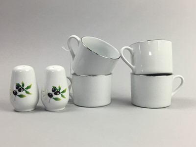 Lot 113 - A ROYAL WORCESTER 'CLASSIC PLATINUM' PATTERN PART DINNER SERVICE AND OTHER CERAMICS