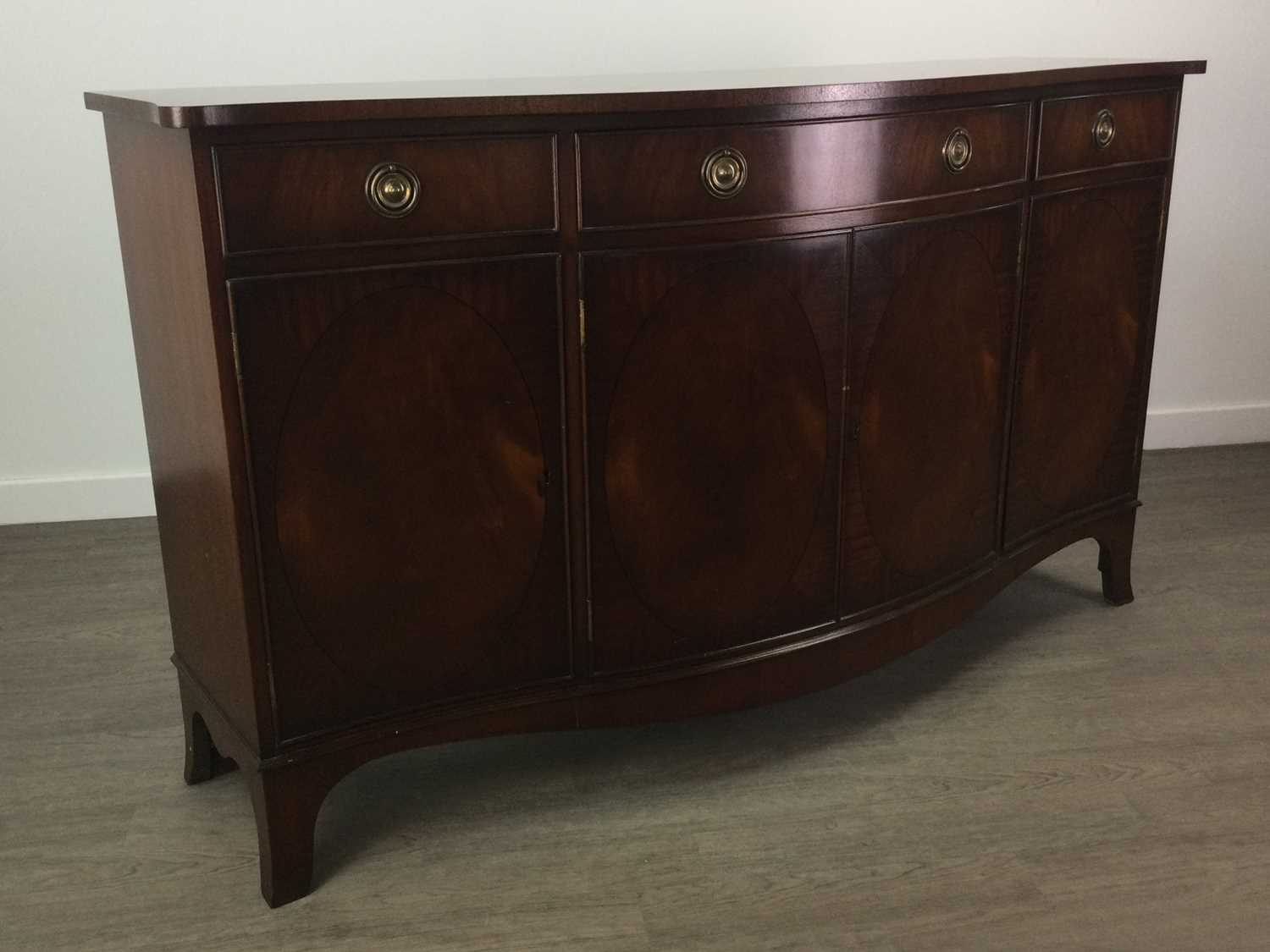 Lot 179 - A REPRODUCTION MAHOGANY SIDEBOARD