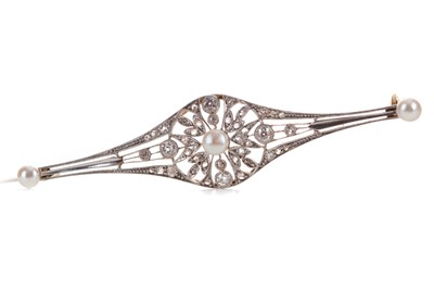 Lot 475 - A PEARL AND DIAMOND BROOCH