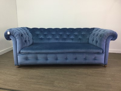 Lot 231 - A CHESTERFIELD SETTEE