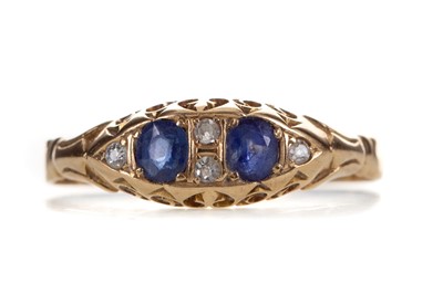 Lot 495 - A SAPPHIRE AND DIAMOND RING