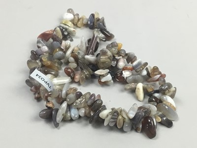 Lot 68 - AN AGATE NECKLACE AND OTHER JEWELLERY