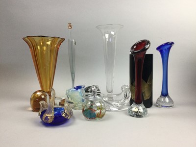 Lot 250 - A COLLECTION OF CLEAR AND COLOURED GLASS
