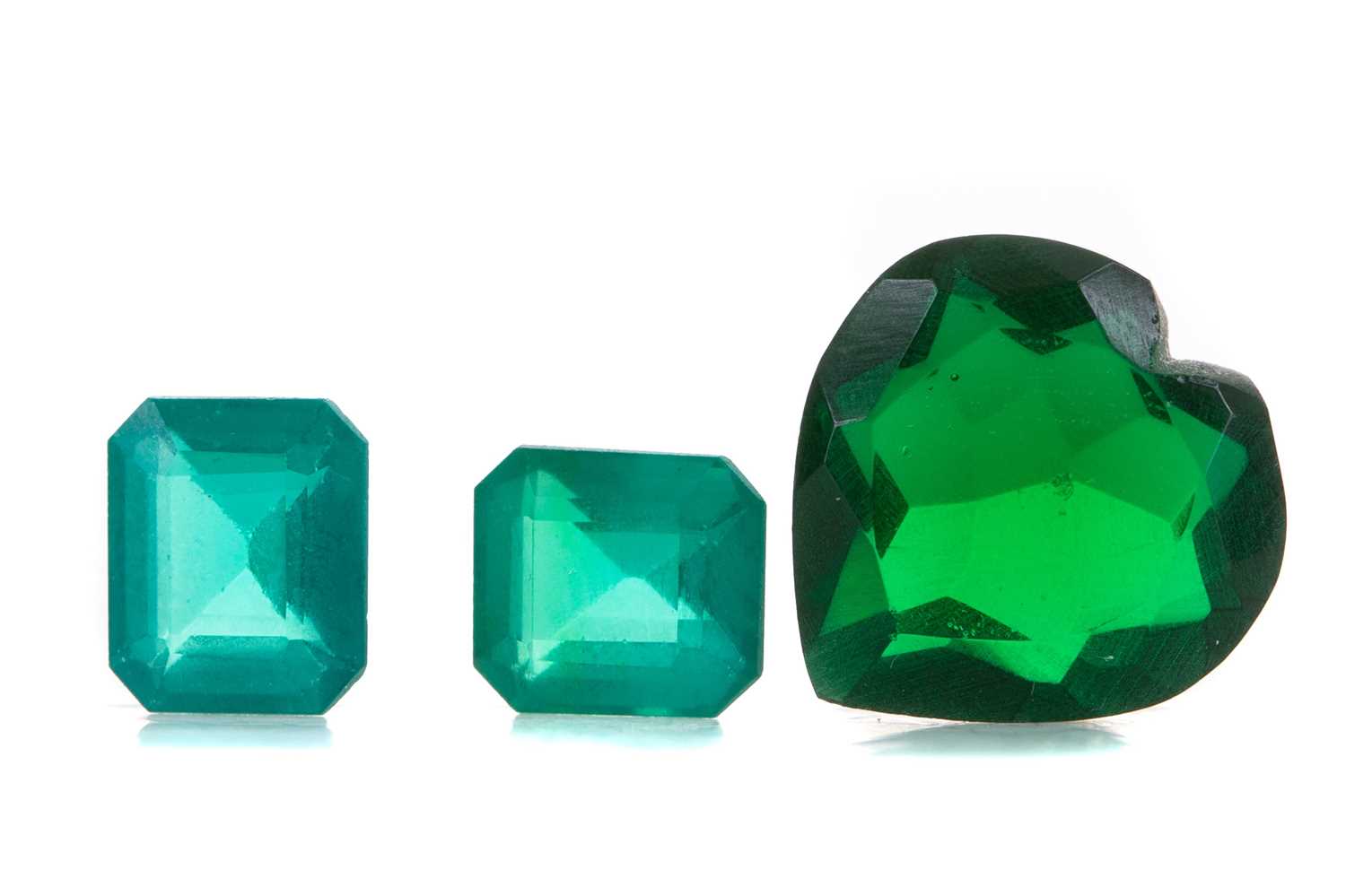 Lot 515 - **A COLLECTION OF CERTIFICATED UNMOUNTED EMERALDS