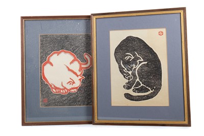 Lot 1051 - A PAIR OF JAPANESE WOODBLOCK PRINTS OF CATS AND ANOTHER PAIR