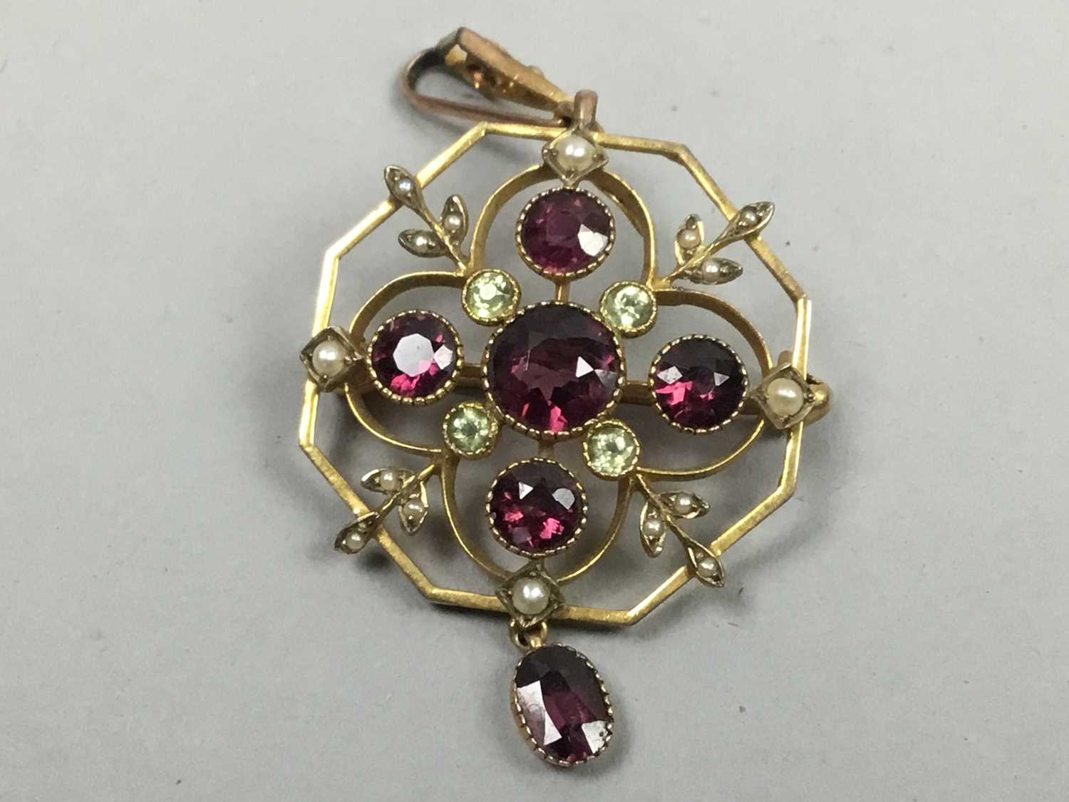Lot 84 - AN AMETHYST AND PEARL HOLBEIN SET IN NINE