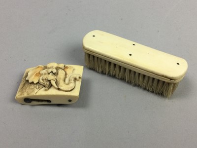Lot 302 - A LATE 19TH/ EARLY 20TH CENTURY JAPANESE CARVED IVORY BUCKLE ALONG WITH OTHER ITEMS