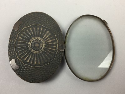 Lot 304 - AN OVERSIZED MAGNIFYING GLASS ALONG WITH OTHER ITEMS
