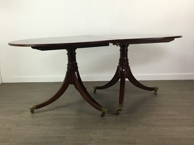 Lot 413 - A MAHOGANY TWIN PILLAR DINING TABLE OF REGENCY DESIGN