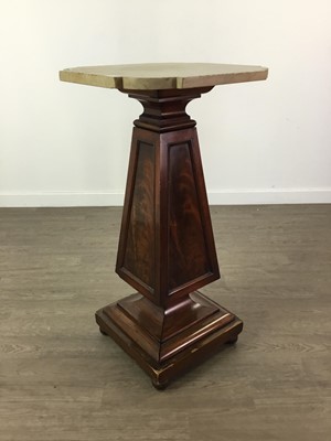 Lot 854 - A MARBLE TOP OCCASIONAL TABLE
