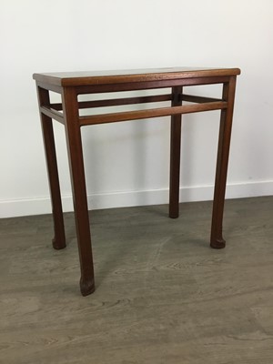 Lot 314 - A MAHOGANY OBLONG OCCASIONAL TABLE