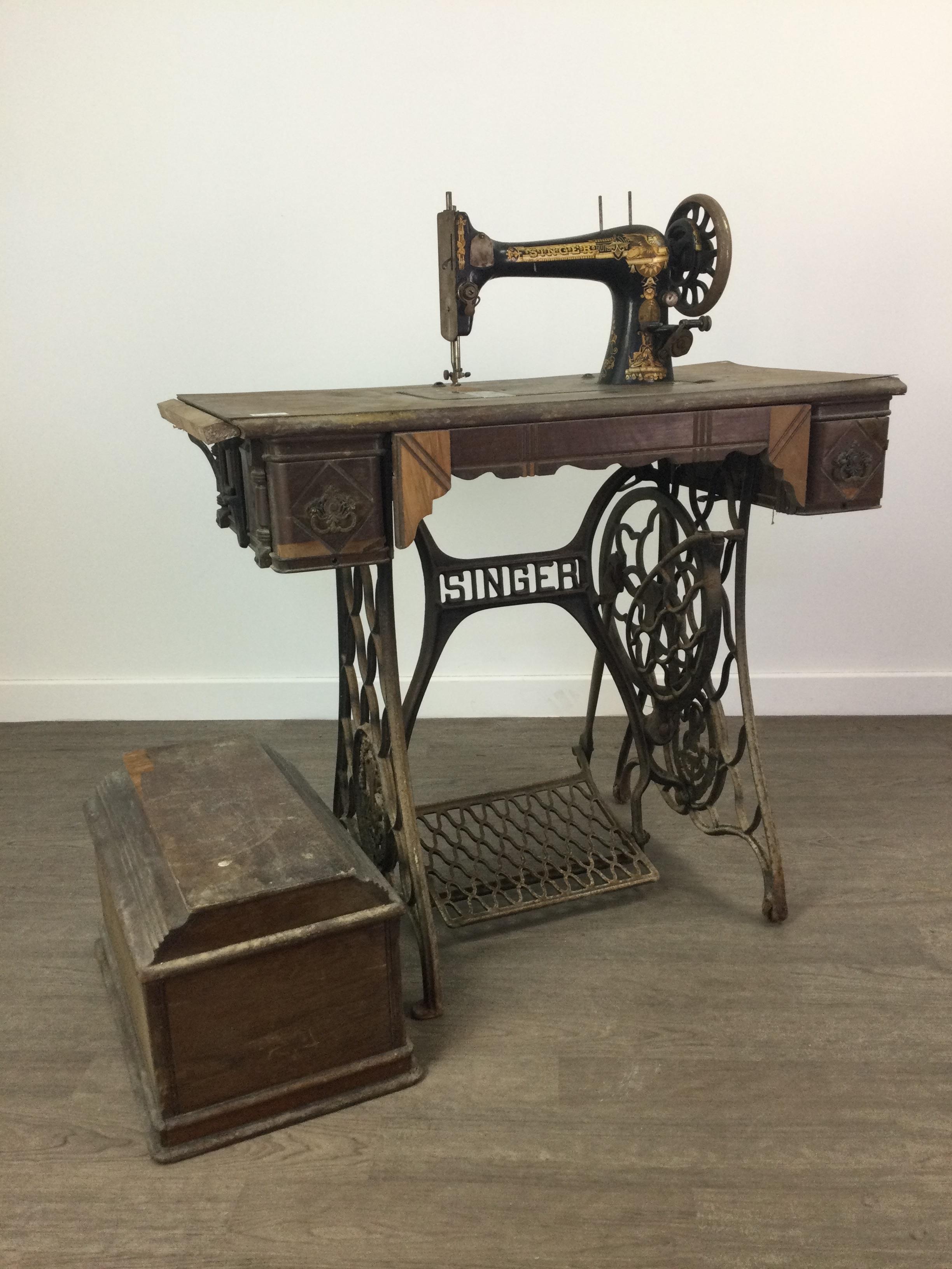 Lot 386 A SINGER SEWING MACHINE TABLE