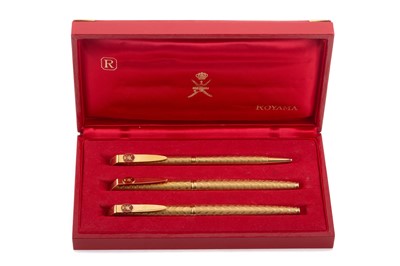 Lot 1 - AN 18CT GOLD MOUNTED THREE PEN SET BY ROYAMA