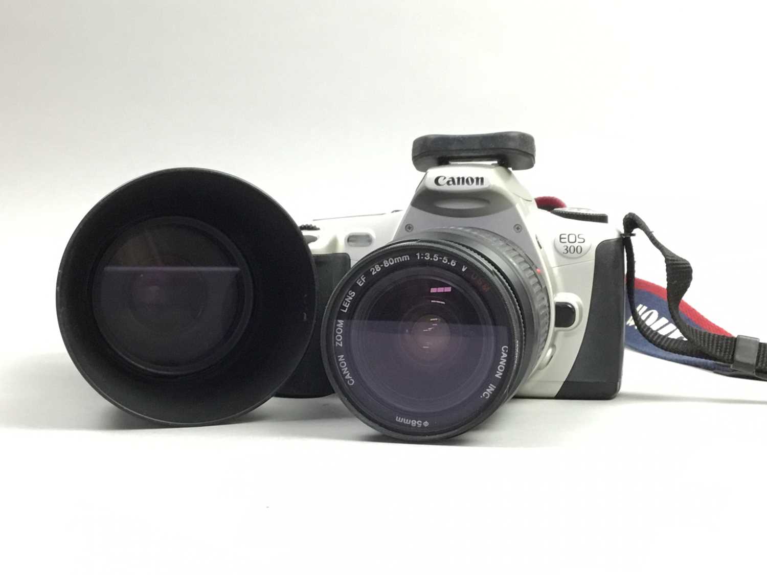 Lot 462 - A CANON EOS 300 CAMERA AND ACCESSORIES