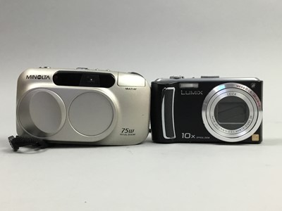Lot 462 - A CANON EOS 300 CAMERA AND ACCESSORIES