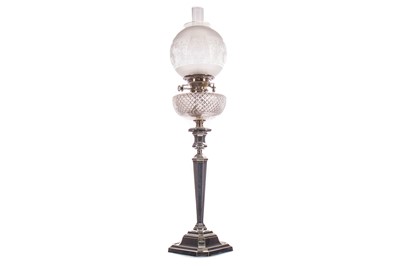 Lot 890 - AN ATTRACTIVE LATE VICTORIAN PLATED CANDLESTICK OIL LAMP