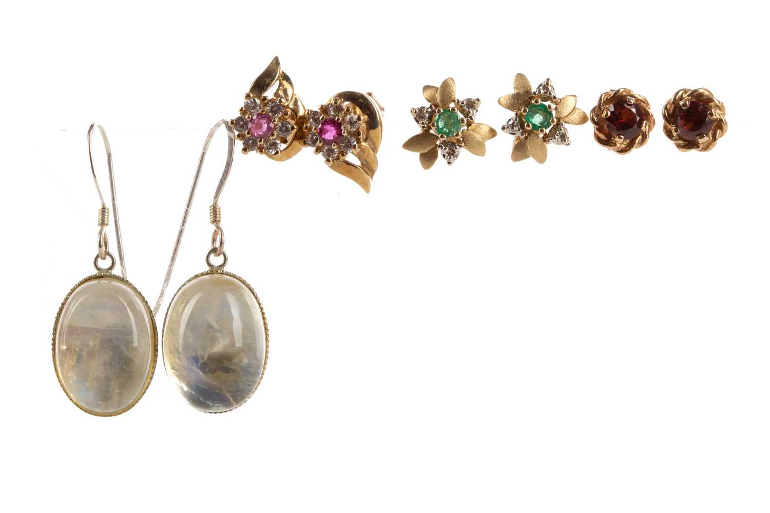 Lot 1125 - A COLLECTION OF GOLD AND OTHER EARRINGS