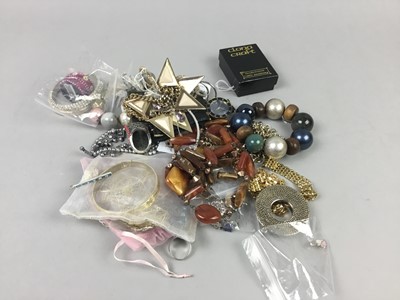 Lot 14 - A COLLECTION OF COSTUME AND OTHER JEWELLERY