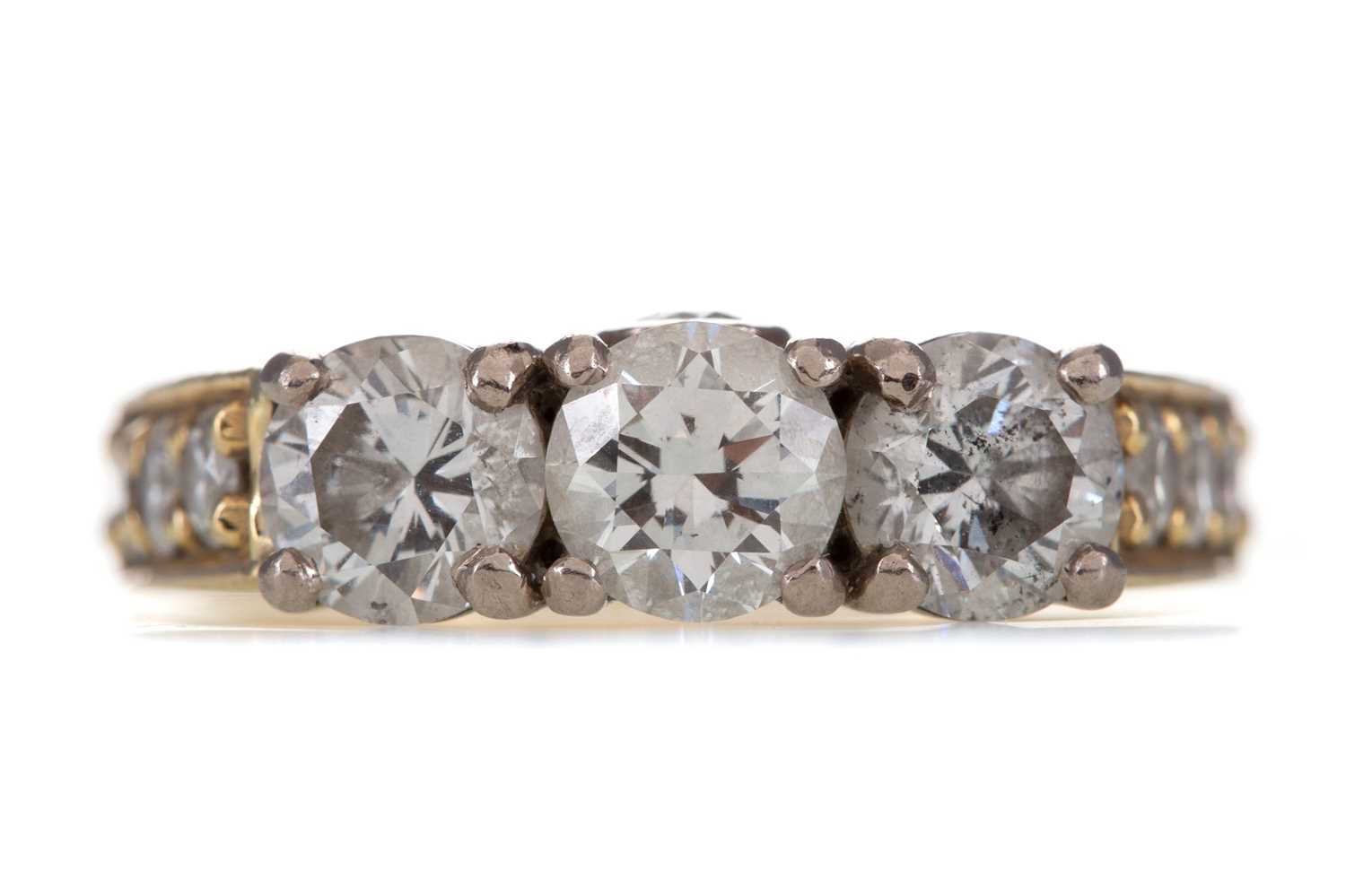 Lot 706 - A DIAMOND THREE STONE RING