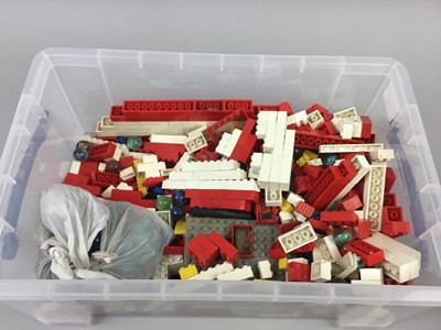 Lot 232 - A GROUP OF VINTAGE GLASS MARBES ALONG WITH LEGO AND DOMINOES