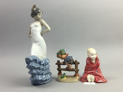 Lot 90 - A LLADRO FIGURE OF AN ANGEL AND CHILD AND OTHER CERAMICS INCLUDING A BESWICK CAT