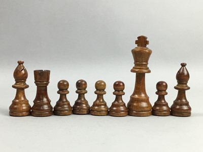 Lot 89 - A COLLECTION OF VINTAGE CHESS AND DOMINOES SETS