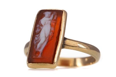 Lot 1141 - A CAMEO RING
