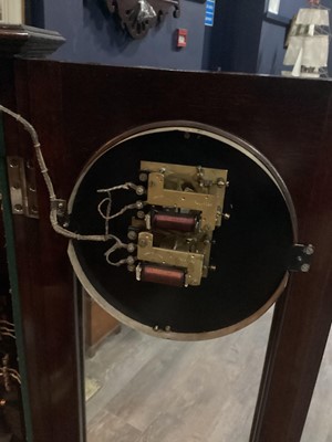 Lot 667 - AN EARLY 20TH CENTURY ELECTROMAGNETIC WALL CLOCK