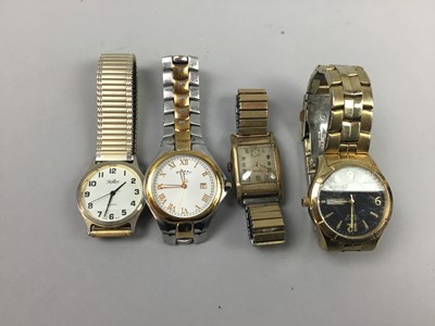 Lot 7 - A SEIKO 5 AUTOMATIC WRISTWATCH AND FOUR OTHER WATCHES