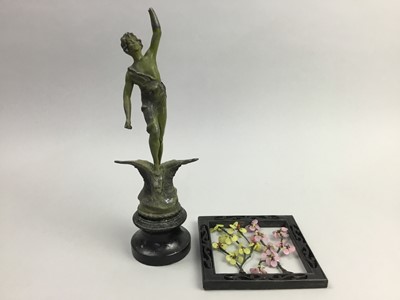 Lot 90 - A PAIR OF COMPOSITE FIGURES, PERFUME BOTTLES, GLASS VASE AND OTHER ITEMS