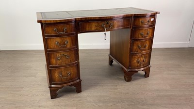 Lot 330 - A REPRODUCTION MAHOGANY KNEEHOLE DESK