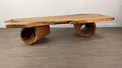 Lot 374 - A LARGE OAK SLABWOOD COFFEE TABLE