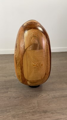 Lot 387 - A POLISHED WOOD EGG