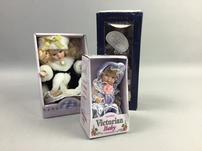 Lot 446 - A LOT OF MODERN SMALL COSTUME DOLLS