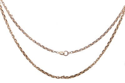 Lot 1185 - A GOLD CHAIN