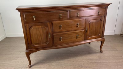 Lot 553 - A MAHOGANY SIDEBOARD