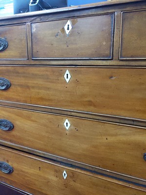Lot 695 - A VICTORIAN MAHOGANY CHEST OF DRAWERS