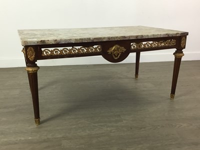 Lot 592 - A MARBLE TOPPED COFFEE TABLE