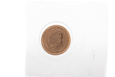 Lot 76 - AN ELIZABETH II MODERN ST GEORGE AND THE DRAGON GOLD HALF SOVEREIGN