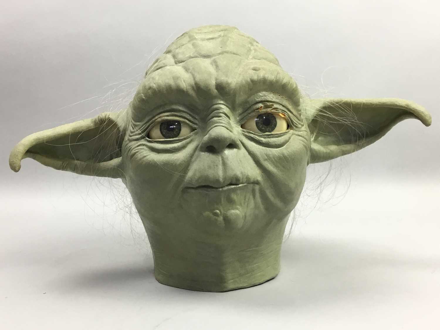 Lot 40 - A LOT OF STAR WARS MODELS AND COLLECTABLES