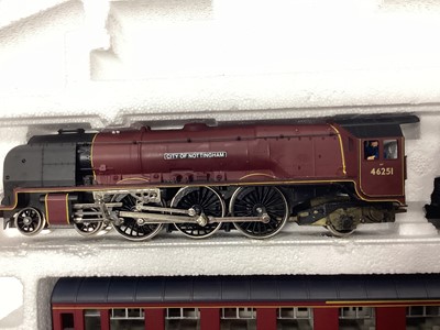 Lot 929 - A HORNBY R758 NIGHT MAIL EXPRESS ELECTRIC TRAIN SET