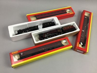Lot 958A - A COLLECTION OF HORNBY 00-GAUGE COACHES AND ROLLING STOCK